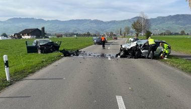 Schwerer Unfall in Altstätten: Frontalkollision zwischen zwei Autos