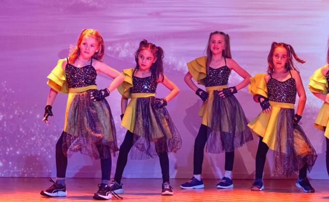 Über 100 Tänzerinnen und Tänzer zeigten Performances voller Emotionen