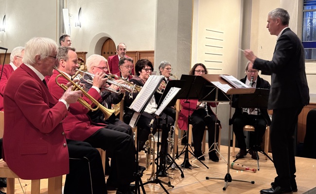 Ungewöhnlicher Konzertauftritt mit neuem und altem Dirigenten