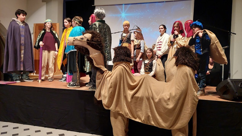 Auf ihrer langen Reise trafen die sieben Weisen auf unterschiedlichste Menschen.