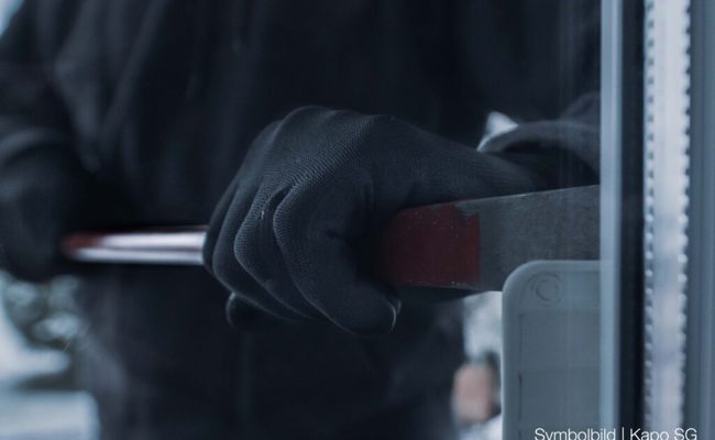 Einbruch in eine Firma: Täterschaft hat Getränke und Münzgeld gestohlen