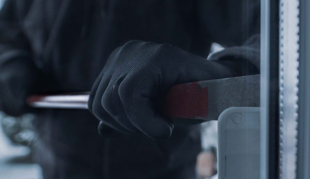  Einbruch in einer Buchser Firma: Getränke und Münzgeld wurden gestohlen, der Sachschaden beträgt mehrere tausend Franken. Symbolbild: Kapo