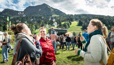 Guinness, Folk und Feuerschalen: Das Irish Openair in Ennetbühl trotzt der Trockenheit