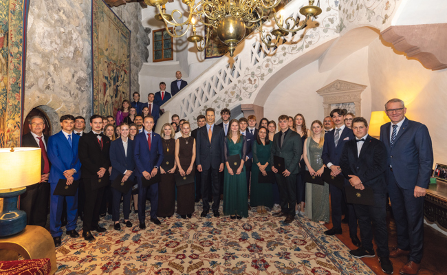 «Sie sind die Elite des Jahrgangs» – Eintrag ins Goldene Buch