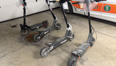 Frisierte E-Scooter und Mofas: Jugendliche von Polizei ausgebremst
