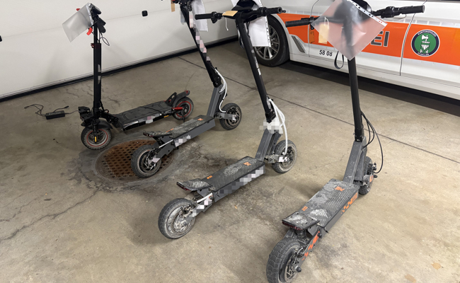 Frisierte E-Scooter und Mofas: Jugendliche von Polizei ausgebremst