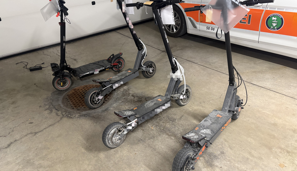 Frisierte E-Scooter und Mofas: Jugendliche von Polizei ausgebremst