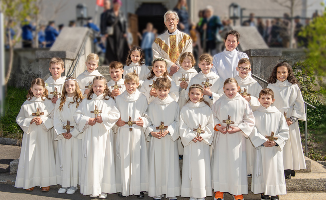 Die erste heilige Kommunion empfangen