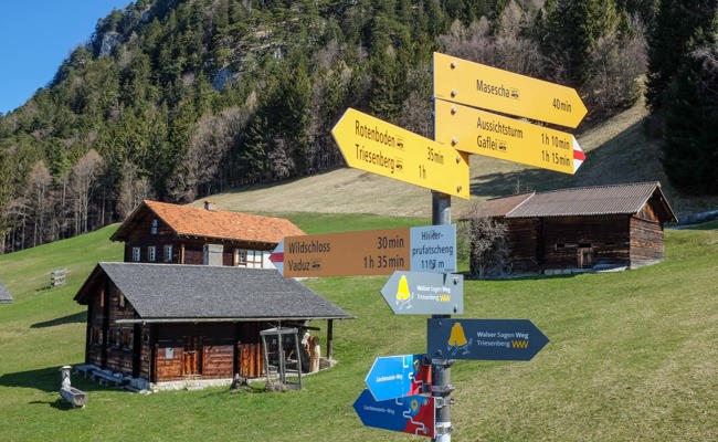 Am Wildschloss vorbei hinauf nach Triesenberg