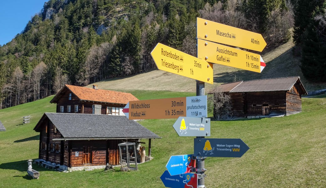 Am Wildschloss vorbei hinauf nach Triesenberg