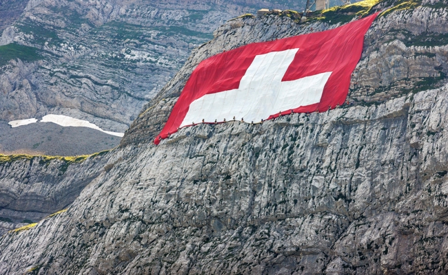 Grösste Schweizerfahne der Welt wird entrollt