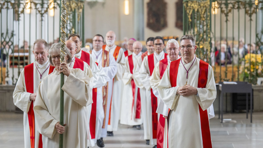 Das Domkapitel beim Weggang in die Sakristei.