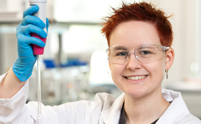 Mit Chemie, Farbe und Neugier zum Traumberuf