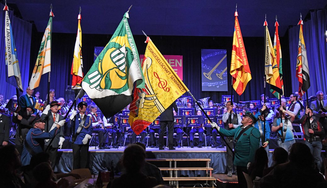 «Die Fahne ist ein Symbol der Einheit»: Musikgesellschaft weihte ihre neue Fahne ein