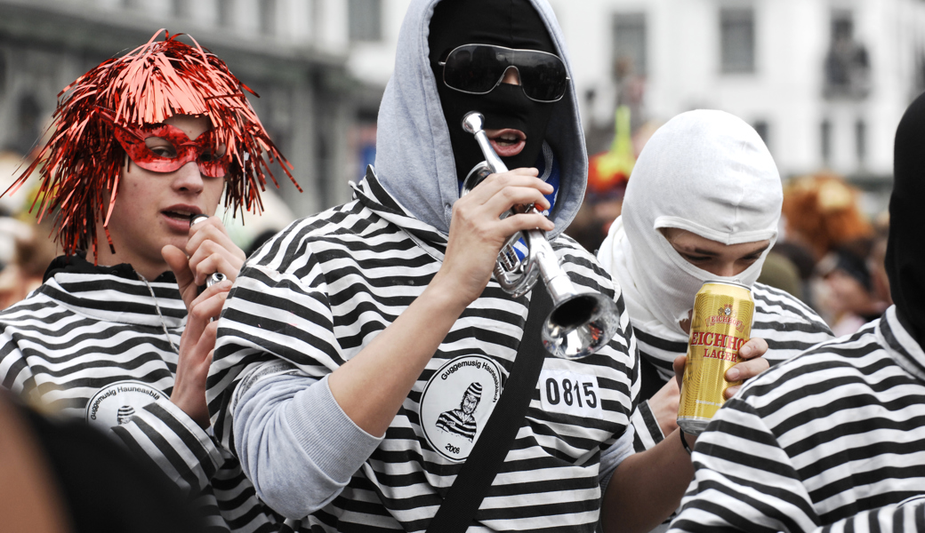 Rausch im Konfettiregen: Jugend und Alk an der Fasnacht