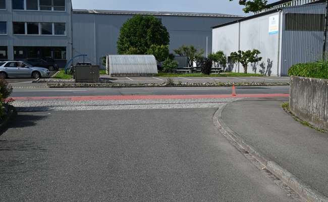 Velofahrerin verletzt sich bei Zusammenstoss mit Auto