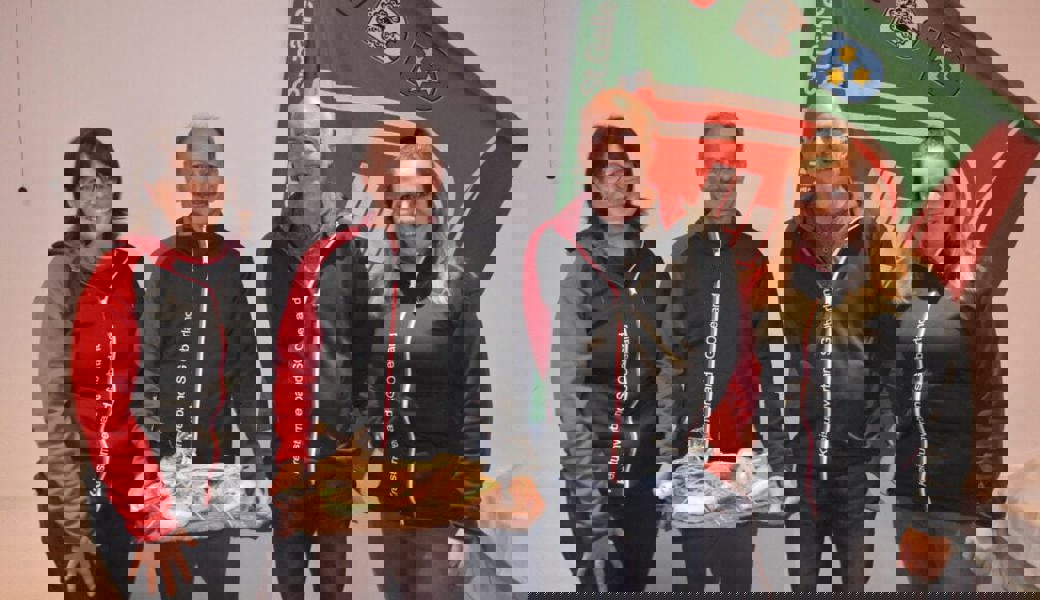  Dank für das Engagement: Präsident Thomas Keel (Zweiter von links) wird von seinen Vorstandskollegen Manuela Bruggmann, Alex Aggeler und Ursina Marti (von links) für seine Arbeit verdankt. 