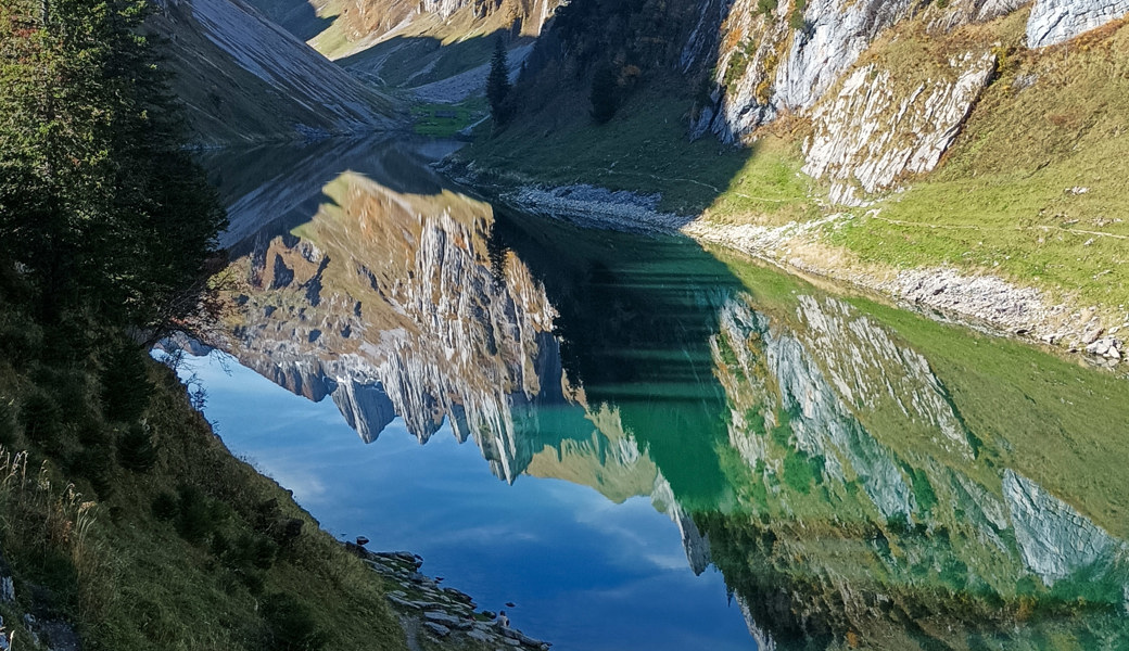 Der Fählensee liegt wie ein Miniatur-Fjord in einer prächtigen Bergkulisse.