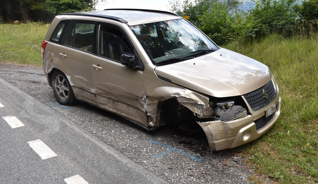 Das Rad des Autos wurde abgerissen.