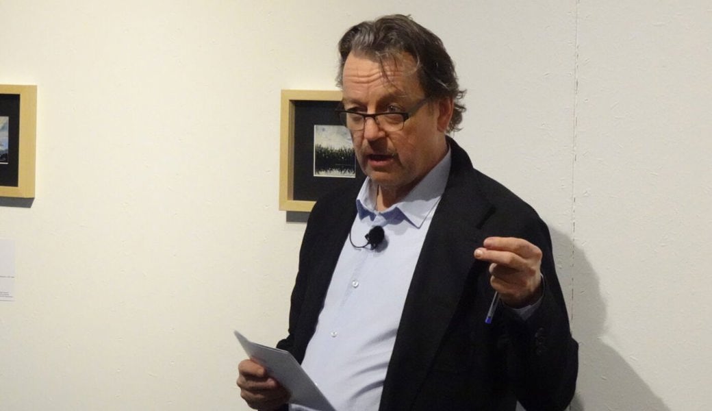  Mit der Eröffnungsrede erklärte Hans Eggenberger, wie die Fotos entstanden sind. 