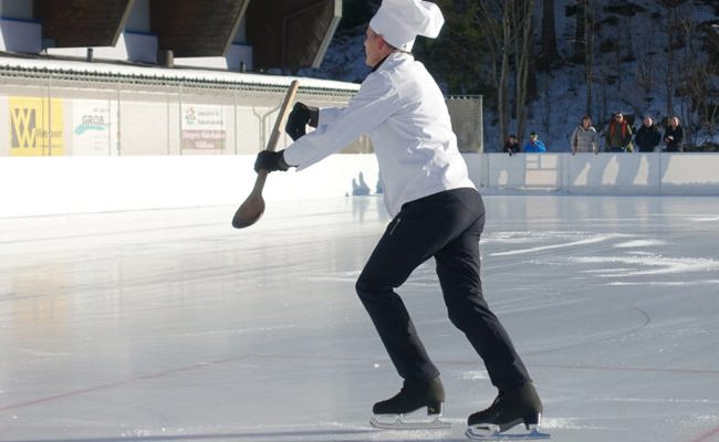 Die Eislaufschule präsentierte eine vielfältige Herbstwanderung als Show auf dem Eis