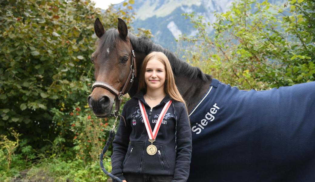 Lia Schadegg durfte sich in Schaffhausen die Goldmedaille umhängen lassen.