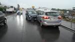 Mann bei Frontalkollision zwischen zwei Autos verletzt