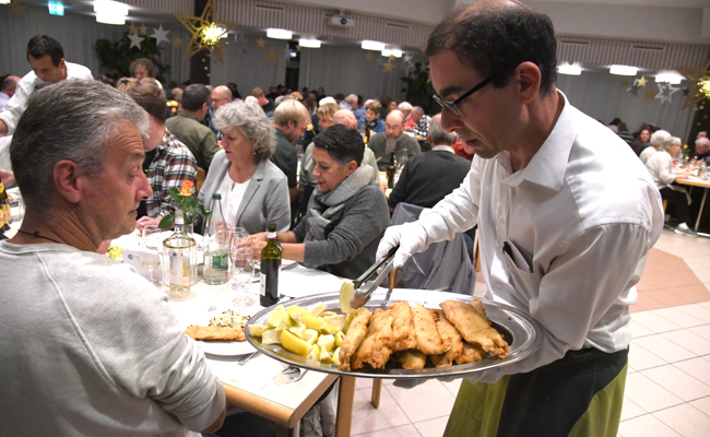 Spezialität im Bierteig fein gebraten