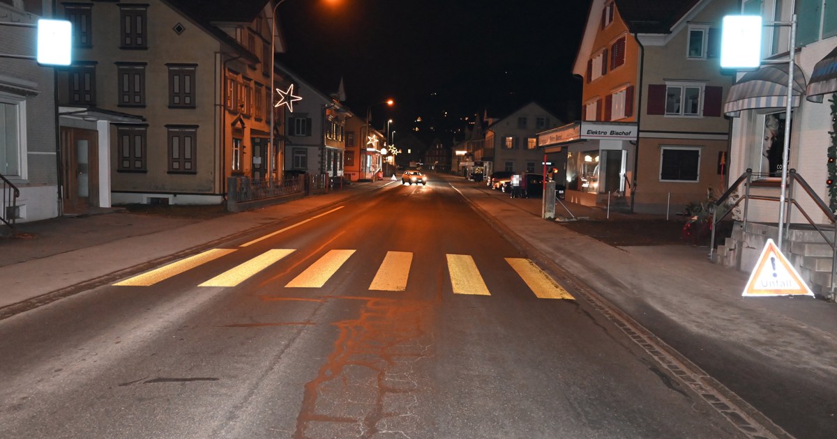 Bub auf Zebrastreifen angefahren und ins Spital gebracht