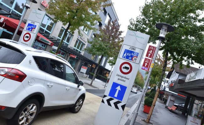 In einer Begegnungszone gilt das unbedingte Vortrittsrecht für Fussgänger