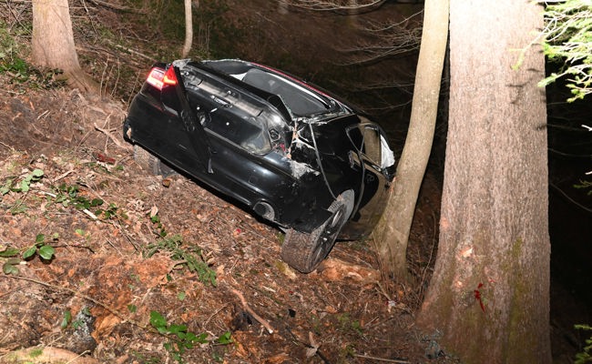 Alkohol im Spiel: 18-Jähriger verursacht Totalschaden