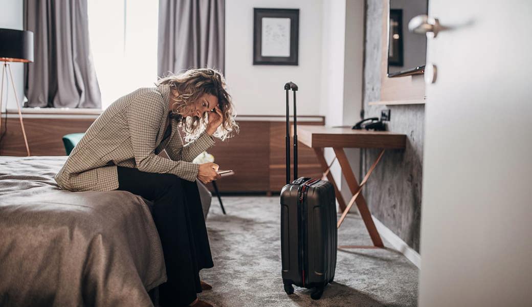 Der Beschuldigte habe der Frau Hämatome an Oberarmen und Oberschenkeln zugefügt.