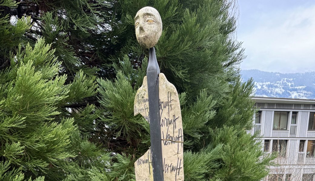 Kein harmloser Streich: Aus dieser Skulptur wurde ein grosses Stück herausgeschlagen.