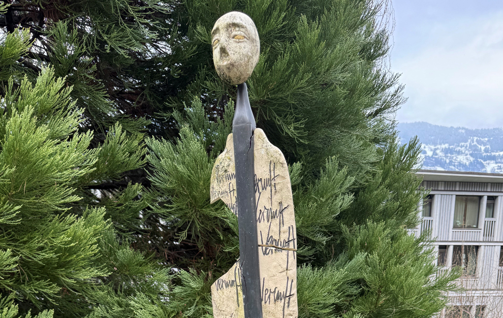 Vandalismus Am Gedankenberg Verunstaltete Skulptur Kopie