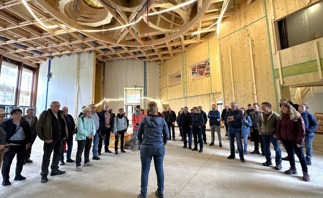 50 Schreiner besichtigten die Klanghaus-Baustelle