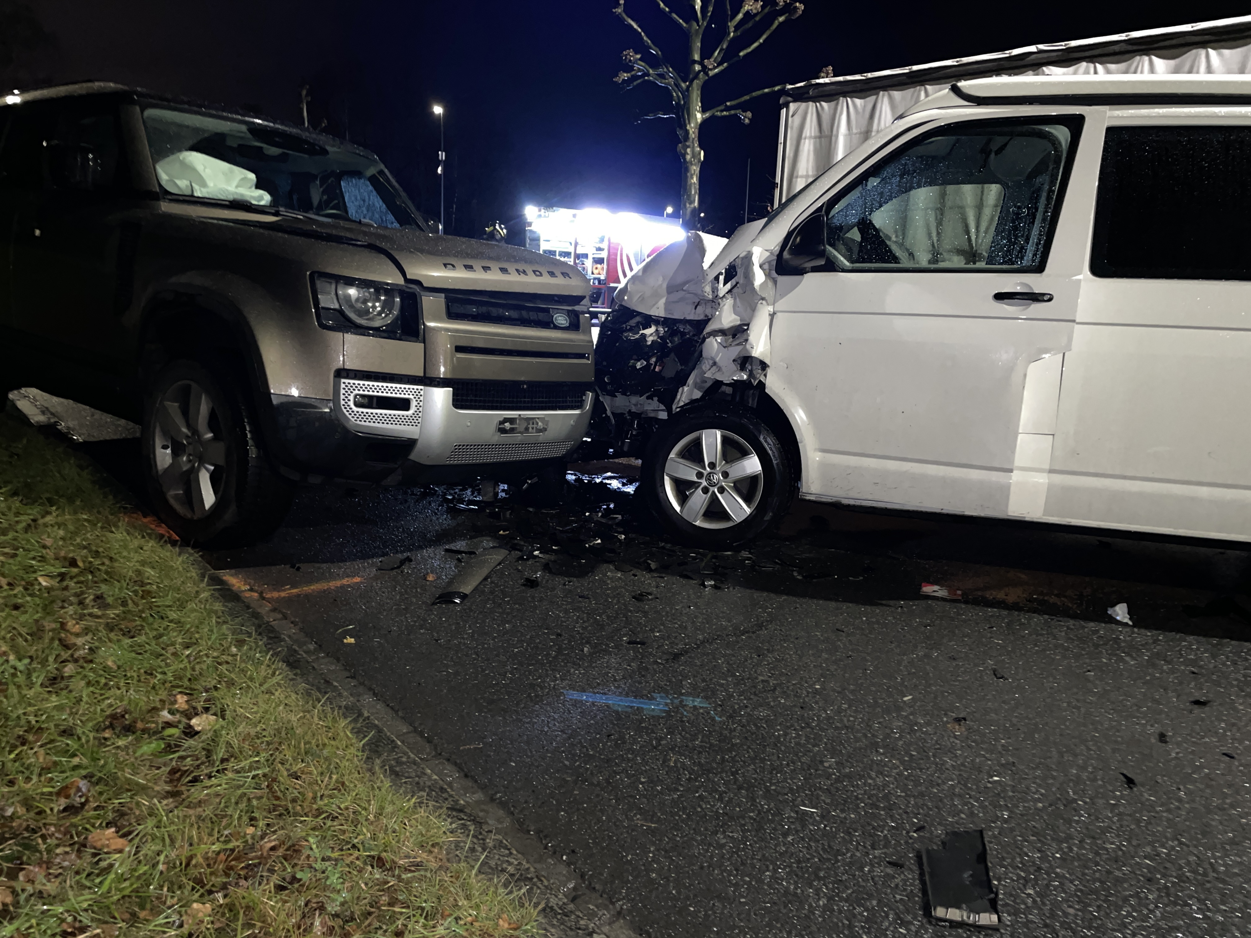 Am Steuer eingenickt und verunfallt: doppelter Totalschaden