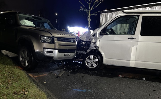 Am Steuer eingenickt und verunfallt: doppelter Totalschaden