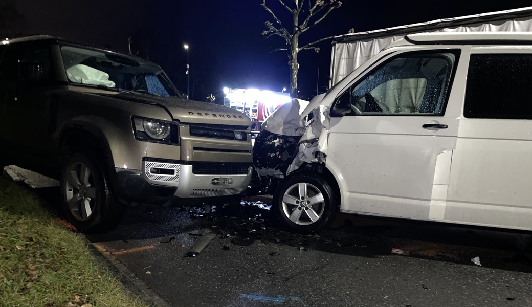 Beide Unfallbeteiligten wurden beim Zusammenstoss verletzt.