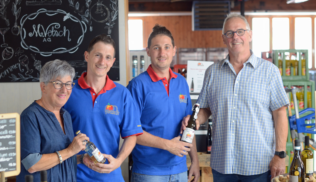 Von der fünften in die sechste Generation: Ruth und Matthias sen. (links und rechts aussen) gaben Anfang dieses Jahres die Geschicke des Familienunternehmens in die Hände ihrer Söhne Matthias jun. und Rolf (zweiter und dritter von links).