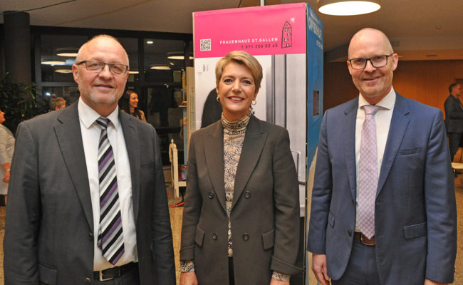 Bundesrätin Karin Keller-Sutter setzt Zeichen gegen Gewalt in Familie und Partnerschaft