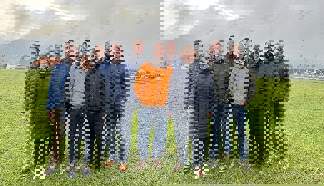  Das noch unvollständige Organisationskomitee des St. Galler Kantonalschwingfests 2024 Werdenberg Grabs: (von links) David Zimmermann, Bettina Gschwend-Vetsch, Felix Rohner, Thomas Mächler, Andreas Caluori, This Gerber, Arno Zessack, Katrin Vetsch, Beat Rüegsegger, René Hitz. 