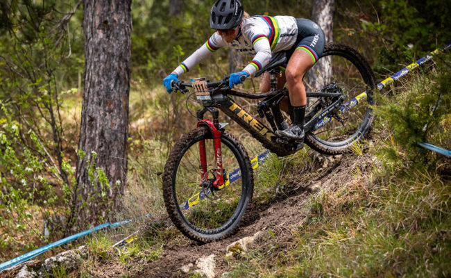 E-Mountainbikefahrerin Nicole Göldi sichert sich vorzeitig den Gesamtweltcup