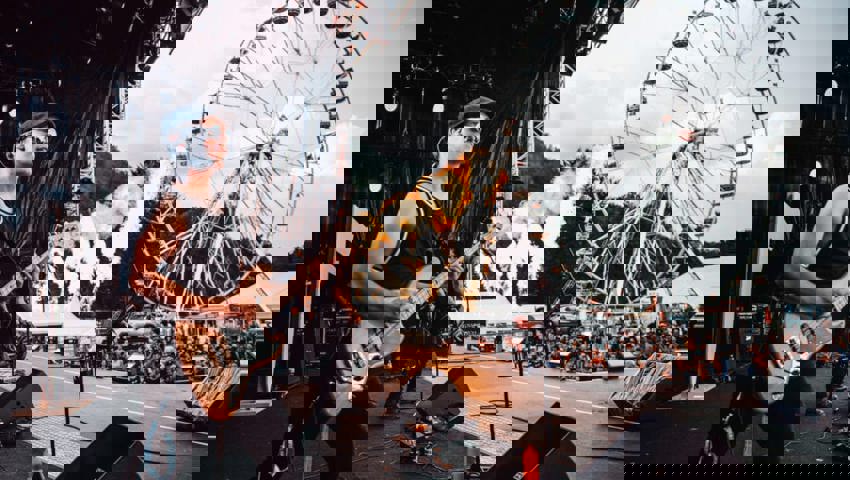  Seit dem Release ihres ersten Studioalbums «Black Heaven» im Jahr 2019 legten die Band einen regelrechten Senkrechtstart an den Tag. 