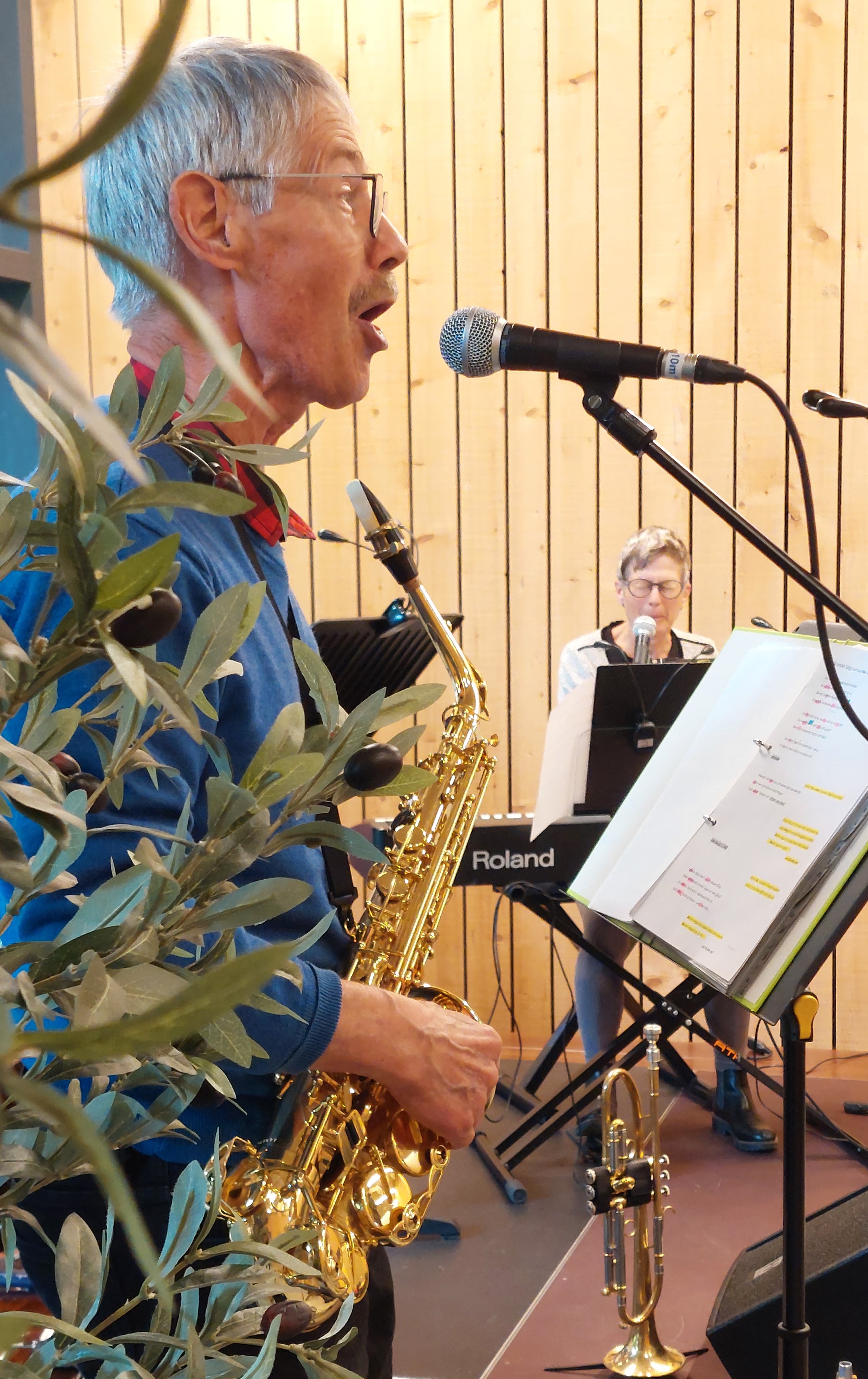 Hanspeter Thurnherr spielt das Saxophon.