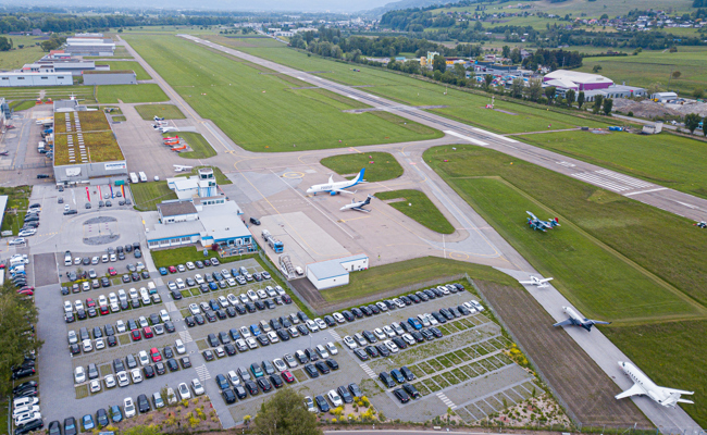 Flughafen: Warum die Piste im Hochsommer saniert wird