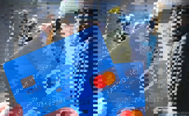 «Der Einzelfall rechtfertigt nicht, kollektiv zu bestrafen»: St.Gallen will Bezahlkarte für Asylsuchende – das sagt die Flüchtlingshilfe