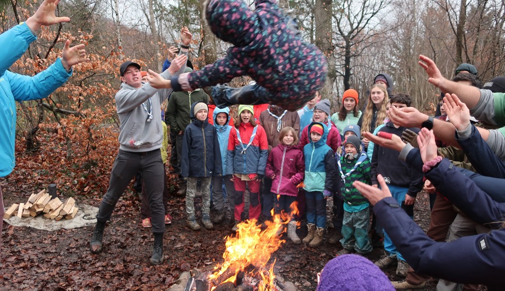 Tradition bei Pfadi: Wölfe wurden übers Feuer geworfen