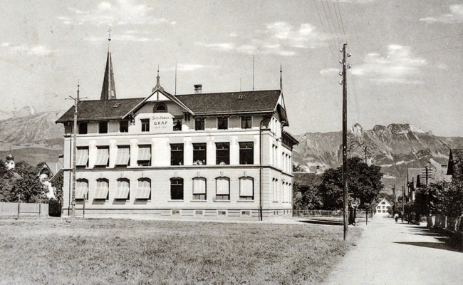 Das neue Schulhaus «auf der prächtig gelegenen Graf ...»