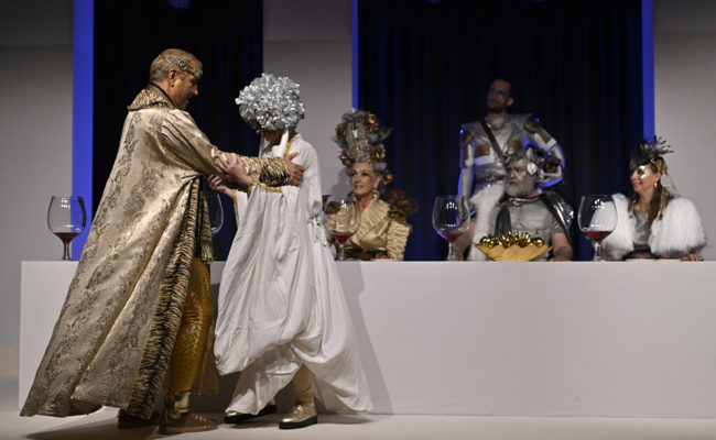 Theaterstück Götter speisen Götterspeisen: Eine Komödie mit ernstem Kern