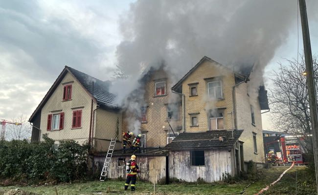 Unbekannte Brandursache: Leerstehendes Haus in Altstätten gerät in Brand